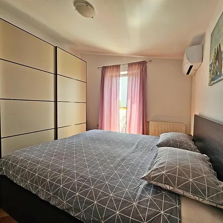 Apartment Boris Split